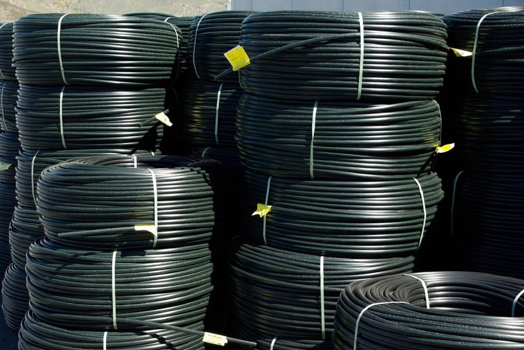 Comparatif tuyaux PEHD (PE) vs PVC rigide pour arrosage
